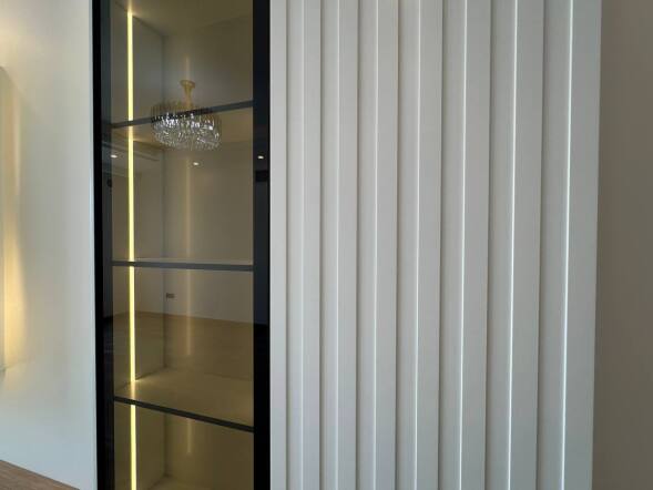 طراحی اختصاصی دکور تلویزیون با سبک مینیمال و متریال MDF دکور و تیویوال مدرن با طراحی اختصاصی MDF در آپارتمان یوسفآباد