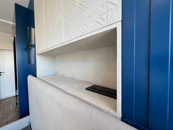 اتاق خواب آرام و مدرن با طراحی اختصاصی کمد و تخت و کنسول و آیینه طراحی اتاق خواب مینیمال با تخت و کمد اختصاصی در پروژه یوسفآباد