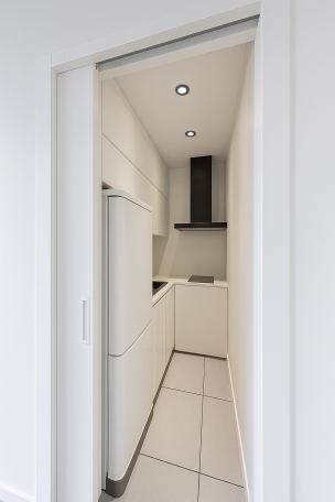 طراحی آبدارخانه فضاهای اداری مدرن طراحی آبدارخانه کوچک و مینیمال مخصوص فضاهای اداری شیک