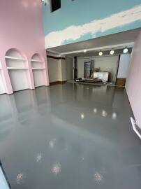 کف اپوکسی طوسی در طراحی کافه فانتزی