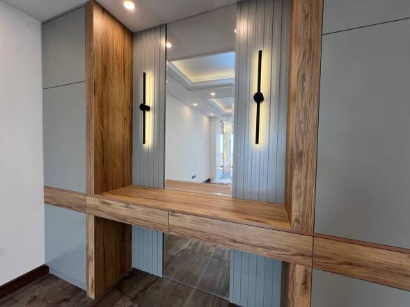 طراحی اختصاصی دکور با سبک مینیمال و متریال MDF ، جاکفشی و آیننه با نورپزدازی خاص و لوکس دکور و تیویوال مدرن با طراحی اختصاصی MDF در آپارتمان یوسفآباد