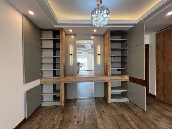 طراحی اختصاصی کمد، کلوزت و جاکفشی توسط تیم دیزاین و طراحی شرکت معمار ساباط ایرانیان طراحی اختصاصی کلیه کد ها و کلوزت و جاکفشی با متریال درجه 1 و ام دی اف با رنگ پلی اورتان